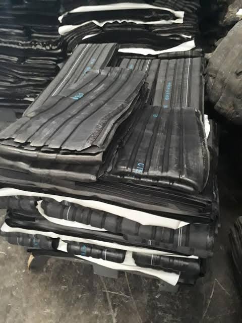 Çizgili sırt kauçuk hamuru