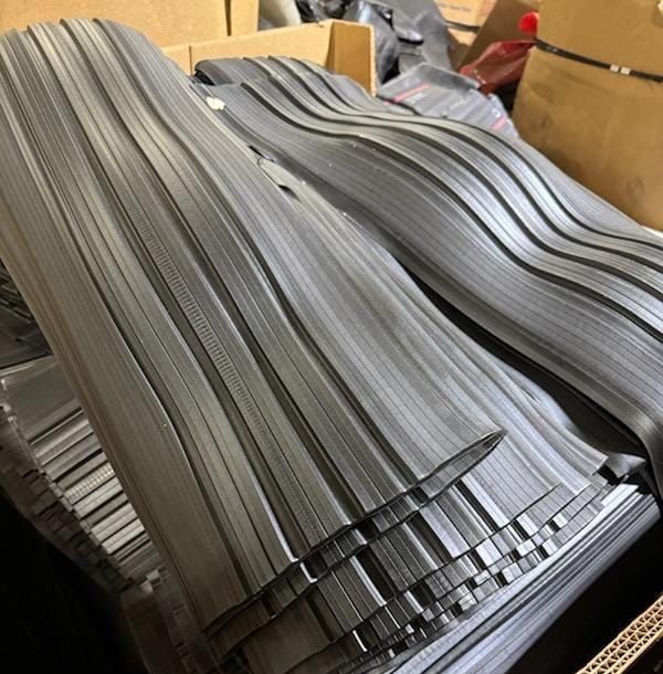 Çizgili sırt kauçuk hamuru