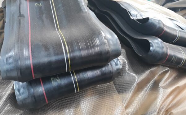 Çizgili sırt kauçuk hamuru