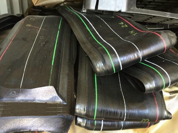 Çizgili sırt kauçuk hamuru